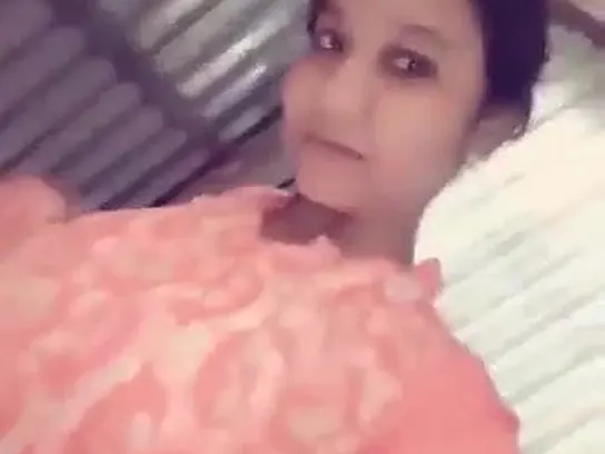 Super hot Desi Aunty chats filthy and jerks with a enormous cupcakes bangla chick