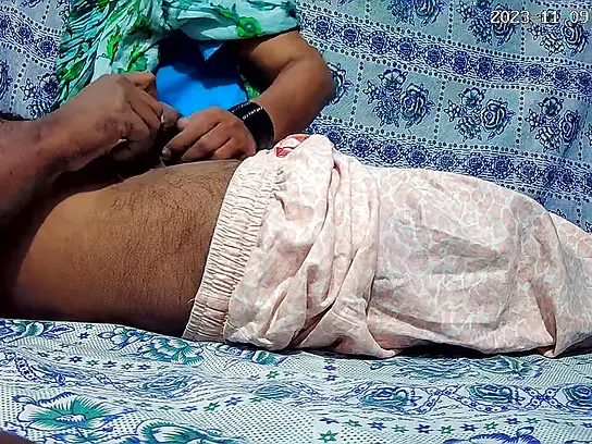 Antique Indian duo hooks up with torrid Indian mommy in douche fuck-a-thon gauze